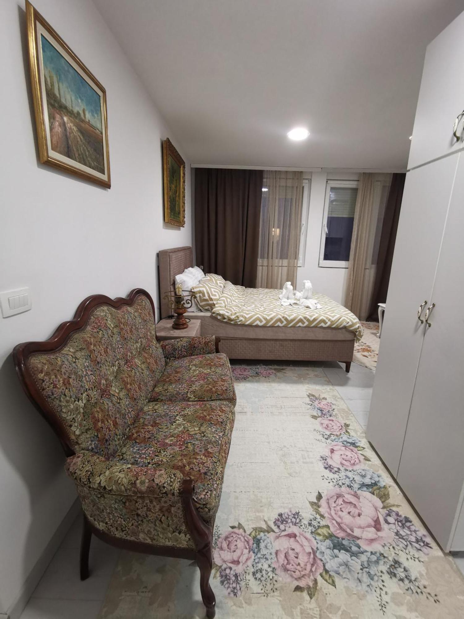 In Apartments Airport Mitrovici  Exterior foto